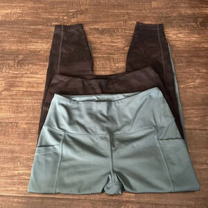 SKU 2 Yogalicious Womens Capri Leggings Size Medium Black And Teal Yoga Pants